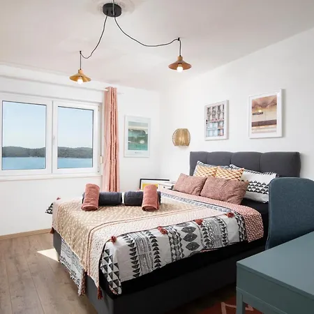 Top Floor Sunset Apartment